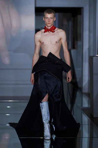 Look 15